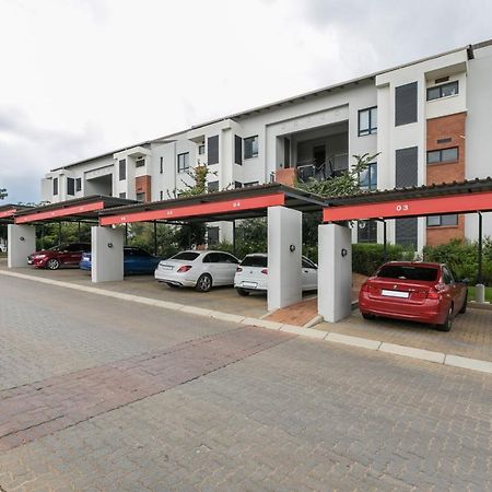 Modern Apartment In A Secure Golf Estate.Wifi Roodepoort Exterior foto