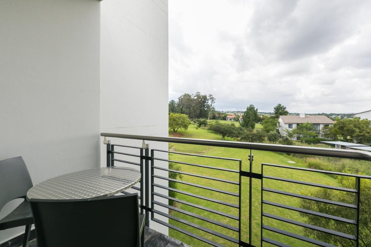 Modern Apartment In A Secure Golf Estate.Wifi Roodepoort Exterior foto