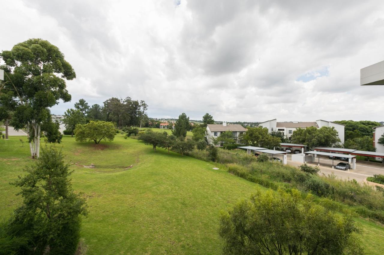 Modern Apartment In A Secure Golf Estate.Wifi Roodepoort Exterior foto